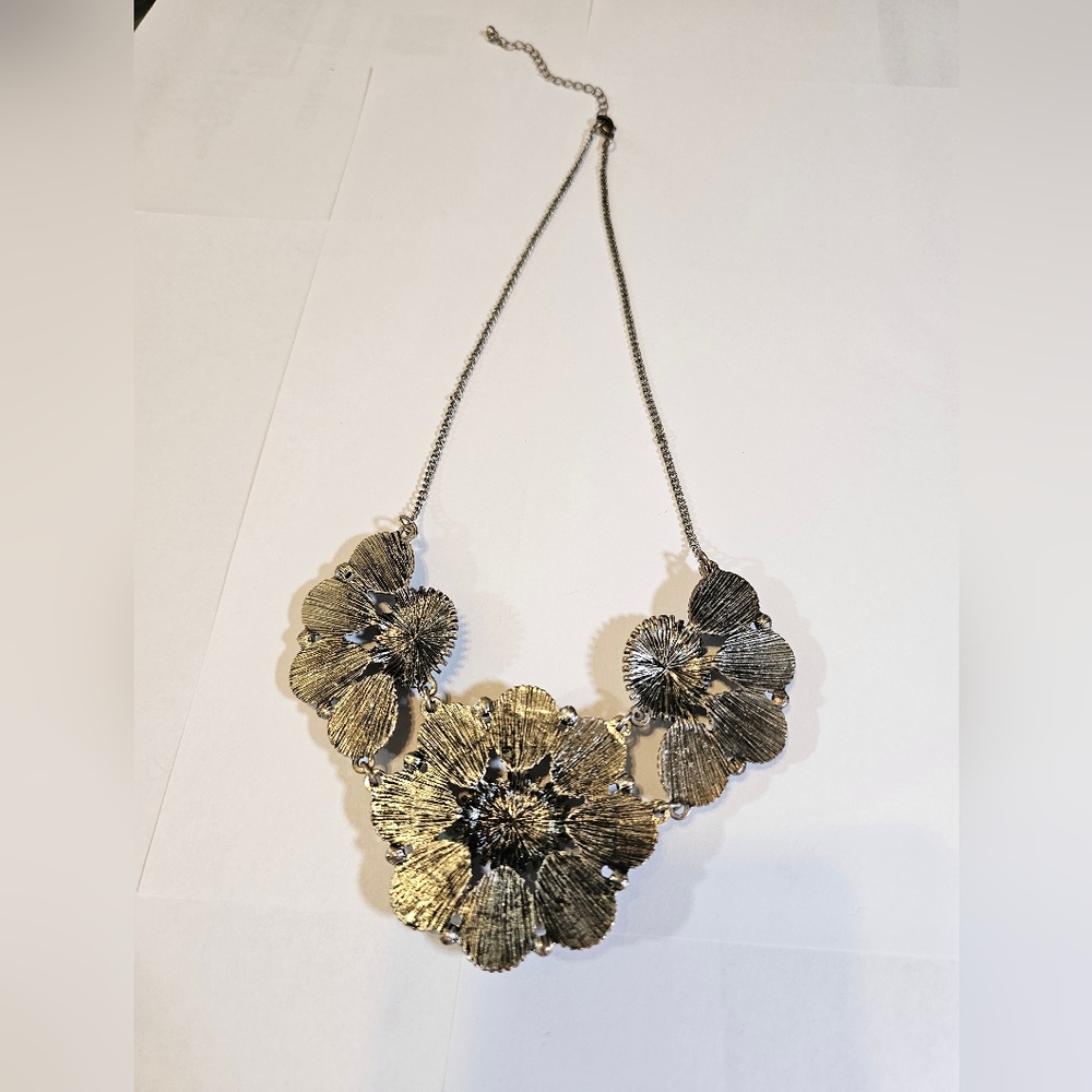 2/$20 Silver Tone Faux Turquoise Statement Necklace - Picture 4 of 6